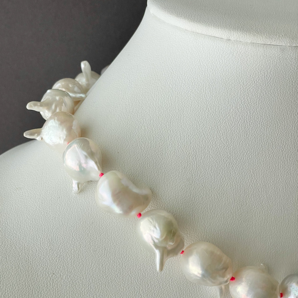 the ultimate in funky pearls necklace