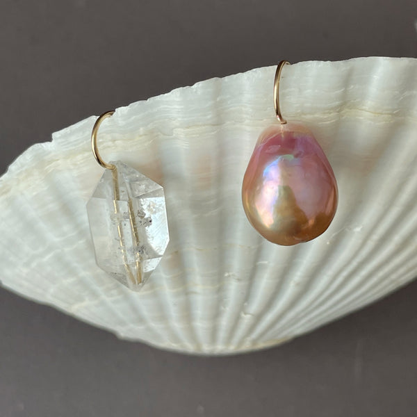 cold and soft pearl earrings
