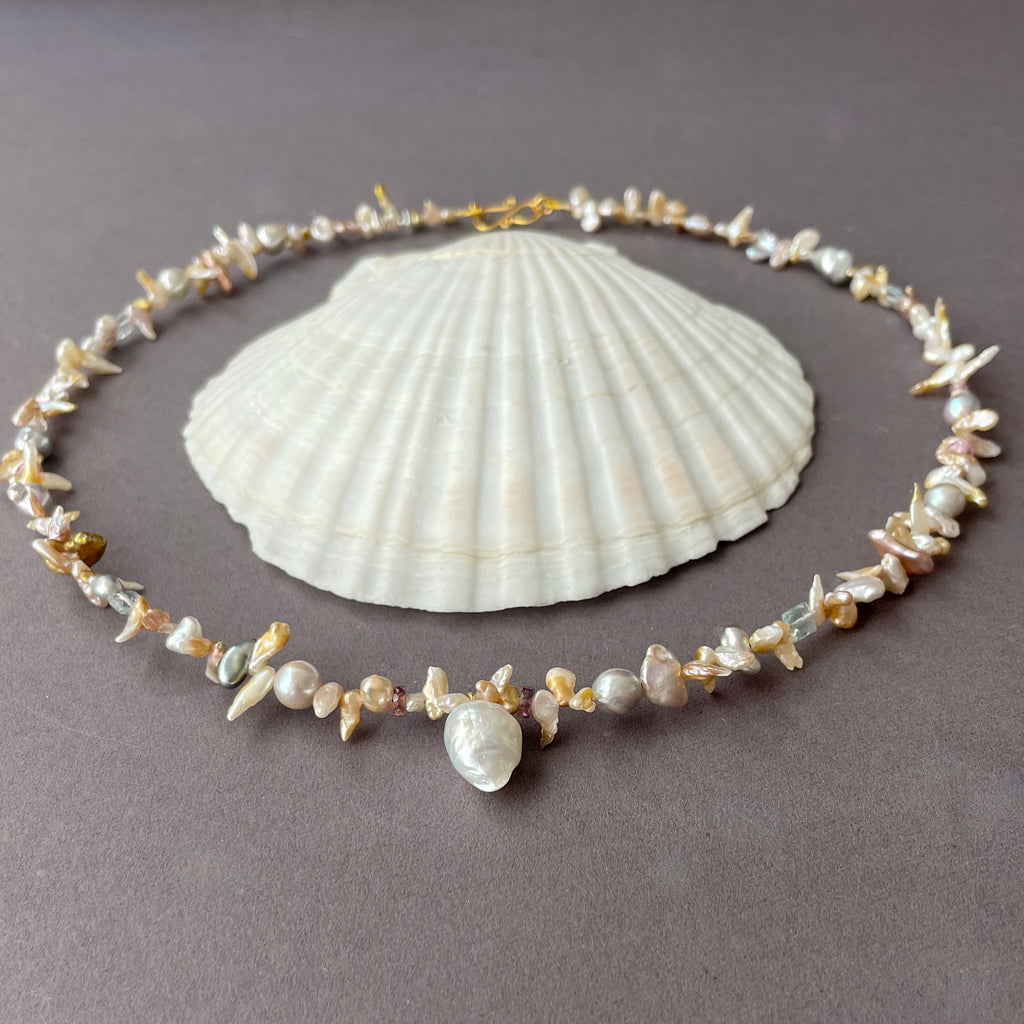 subtle medley pearl necklace with 18K gold clasp