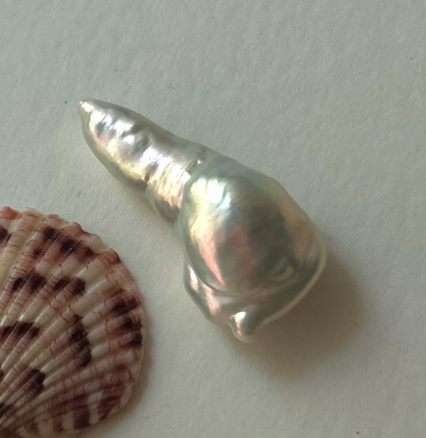 LARGE FRESHWATER ONE-OF-A-KIND SHAPED PEARL