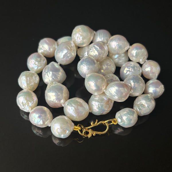 HIGH LUSTER RIPPLE PEARLS ON 18K YELLOW GOLD CLASP