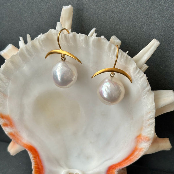 giant pearls under the moon earrings
