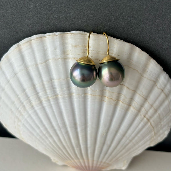 the "for every occasion" Tahitian pearl earrings