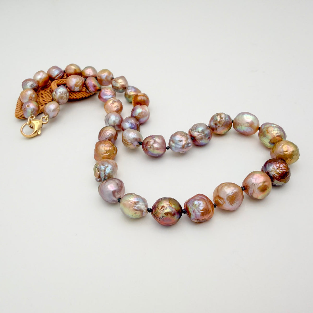 baroque ripple pearls on light grey knots– Kojima Pearl