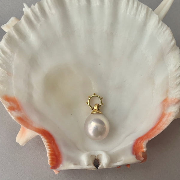 14mm WHITE PEARL PENDANT WITH EXTRA WIDE DOT BAIL