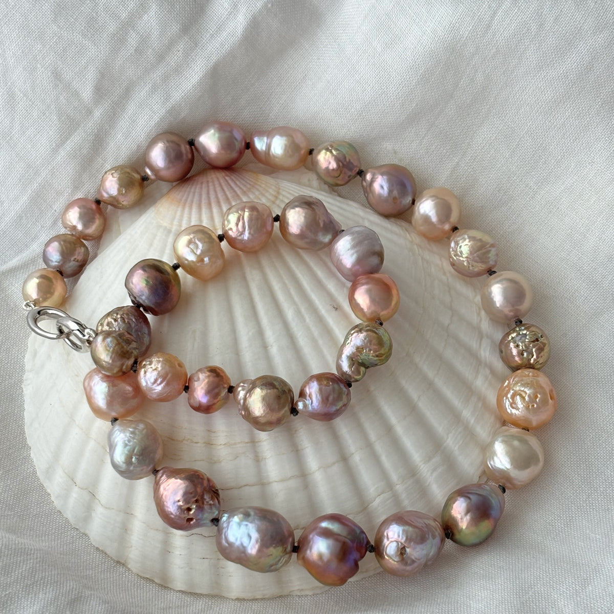 JAPAN KASUMI PEARLS ON LIGHT GREY KNOTS– Kojima Pearl