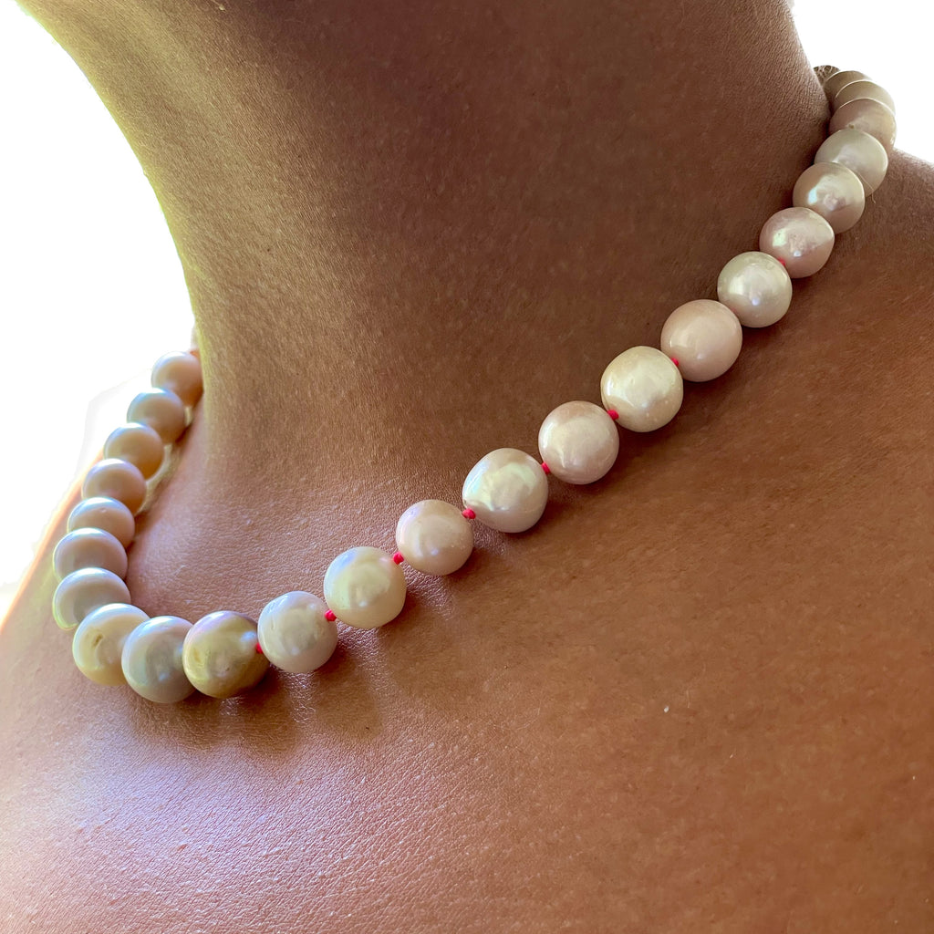 SHORT BOKÉ JAPAN KASUMI PEARLS ON NEON KNOTS