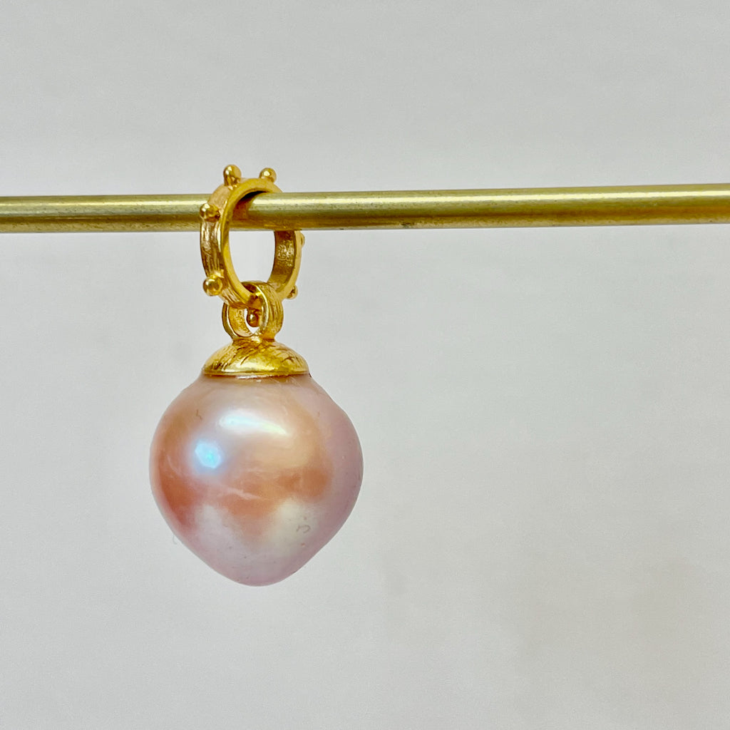 Japan Kasumi upside down genie shape pearl pendant