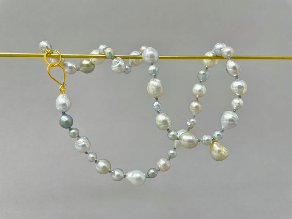 raindrops silver color pearl medley necklace