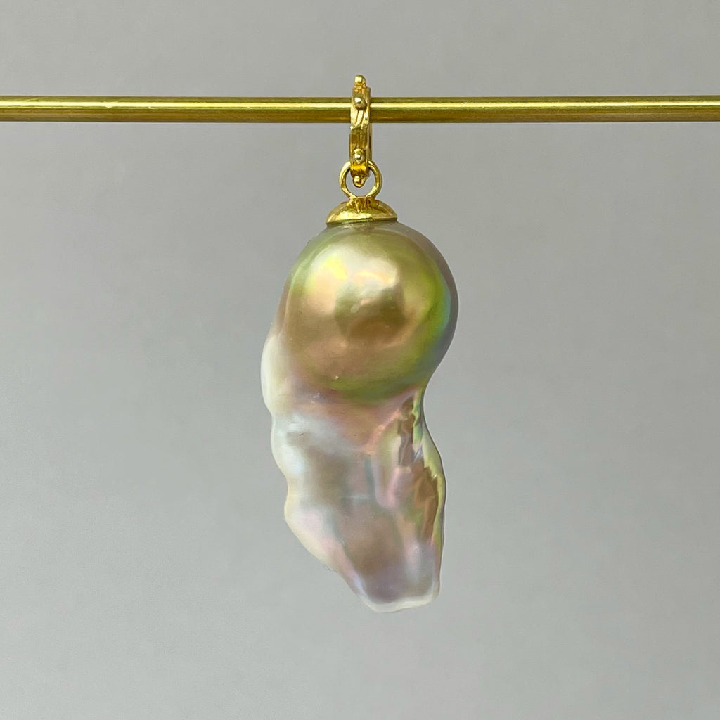 tail fin Chinese fresh water pearl pendant