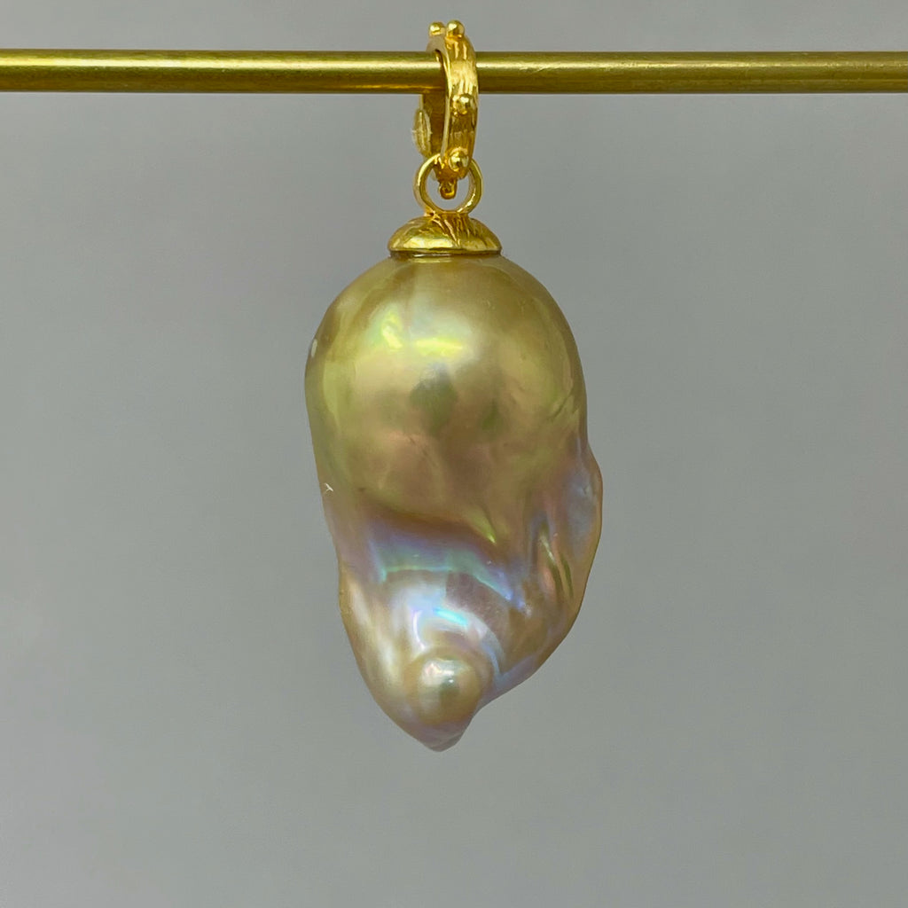 bright and shiny baroque fresh water pearl pendant