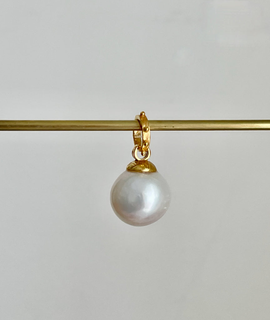 white bauble pearl pendant