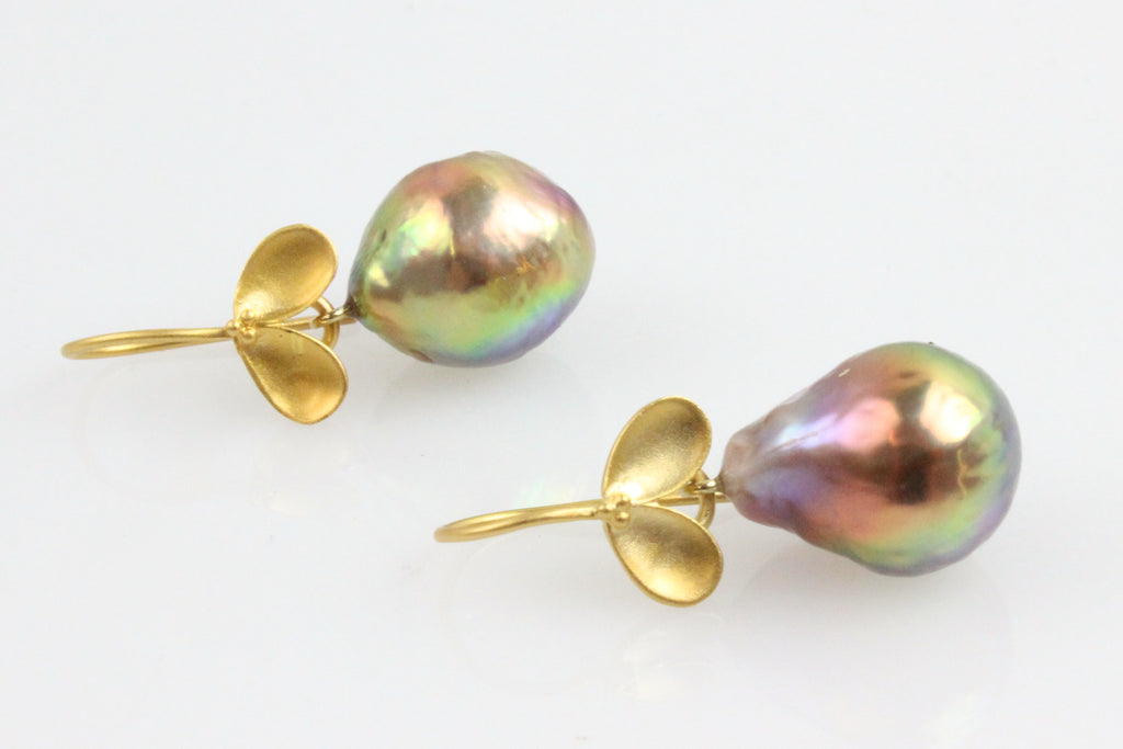 metallic luster ripple pearl fruiting earrings