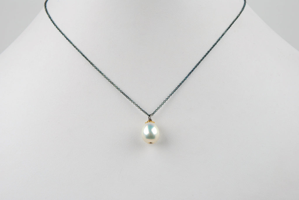 white pearl drop pendant necklace