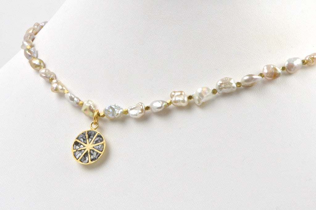 black diamond wheel short pearl necklace