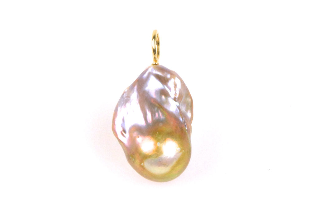 metallic comet pearl pendant