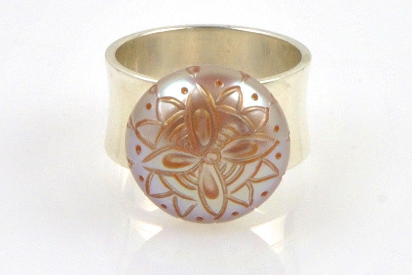 ✓ carved flower pearl sterling ring